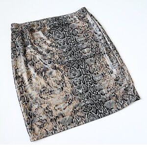 AKIRA FAUX SNAKESKIN TIGHT MINI SKIRT SIZE SMALL BODYCON TRENDING GO OUT SKIRT